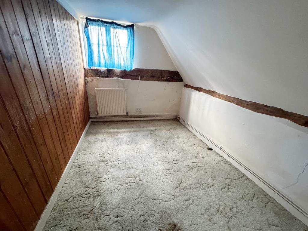 Lot: 86 - DETACHED PERIOD HOUSE FOR IMPROVEMENT ON QUARTER ACRE PLOT - Bedroom 3